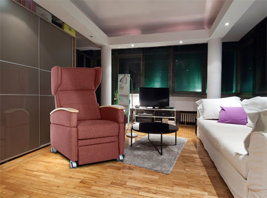 VIANDOpflege® ein moderner Sessel, zeitlos und elegant. Ein Pflegesessel, der nicht nach Pflege aussieht