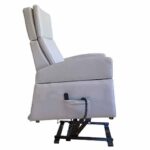 Sitzfläche erhöht / angehoben beim Liftsessel. Vertikales Heben des Sessels