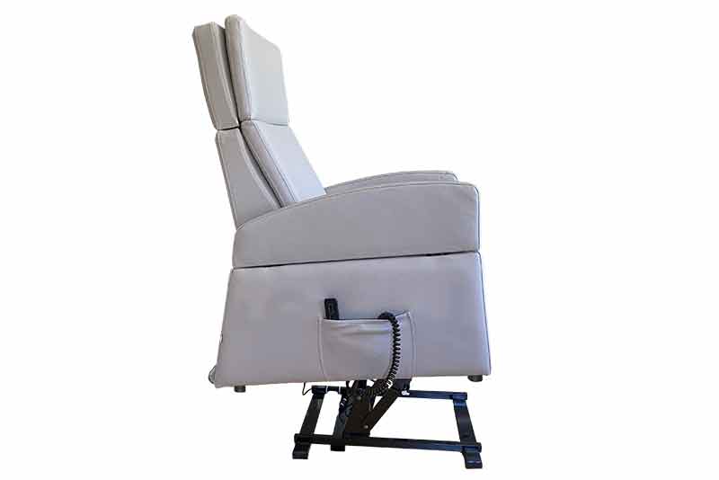 Sitzfläche erhöht / angehoben beim Liftsessel. Vertikales Heben des Sessels