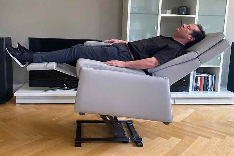 Liftfunktion des Hebesessel: VIANDOlift, Sitzfläche angehoben mit dem Lift des Sessels